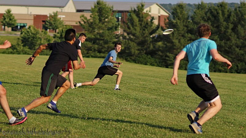 IMG_0032 - Everyone Run for the Frisbee.jpg